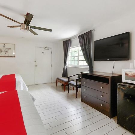 Oyo Hotel Coral Gables - Miami Airport Exterior photo
