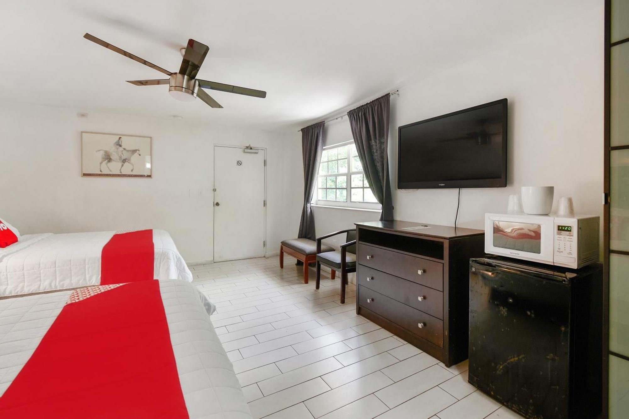 Oyo Hotel Coral Gables - Miami Airport Exterior photo