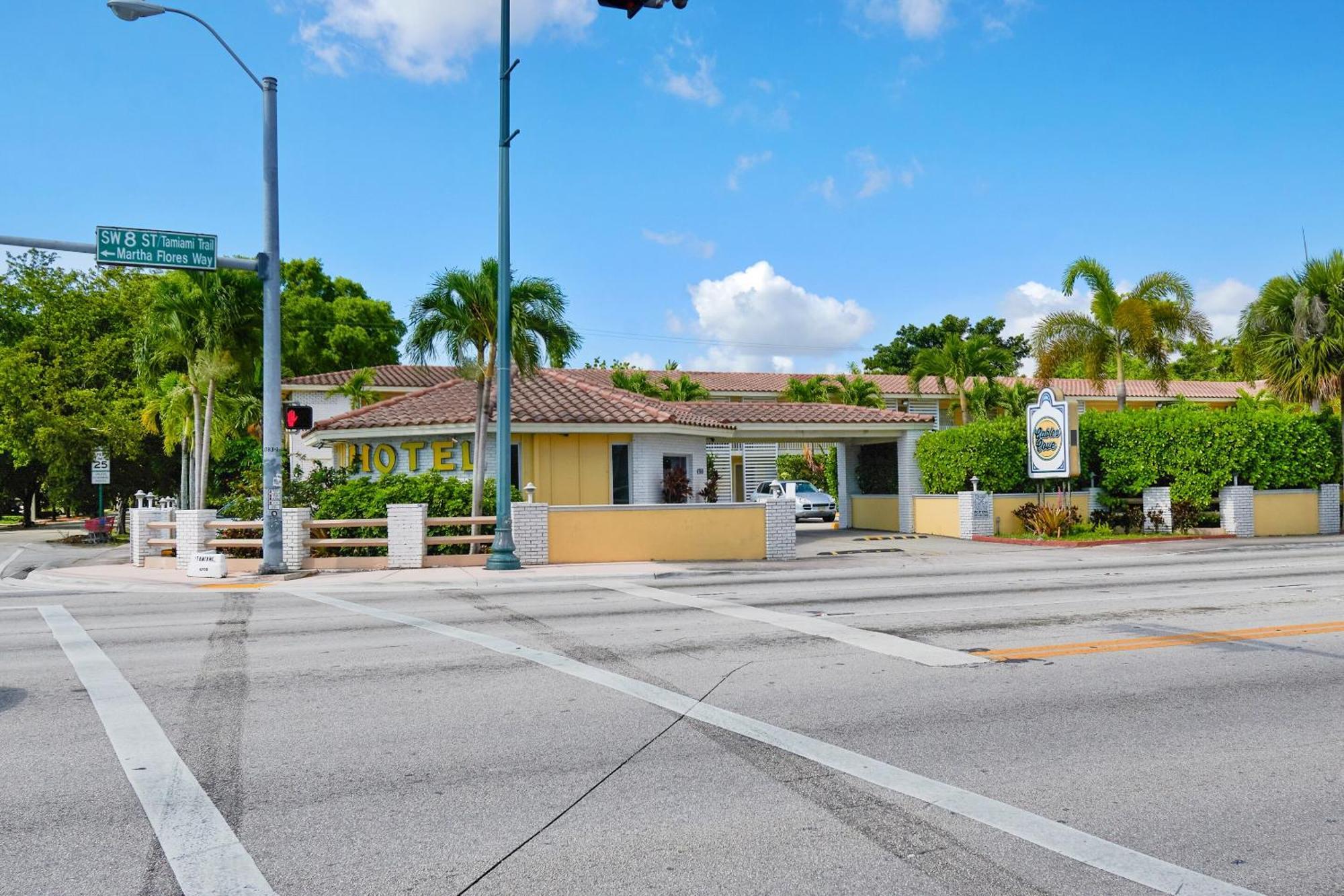 Oyo Hotel Coral Gables - Miami Airport Exterior photo