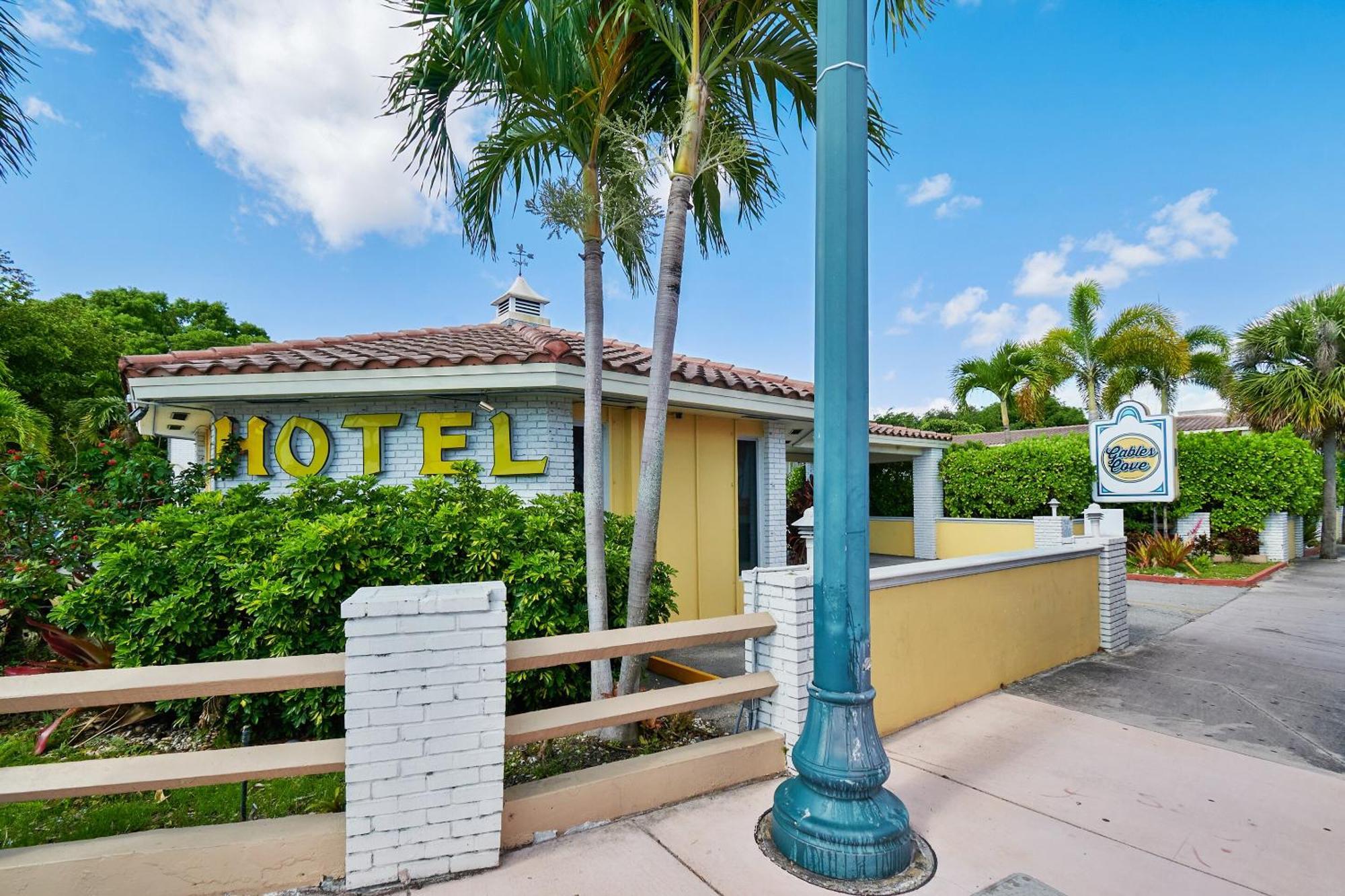 Oyo Hotel Coral Gables - Miami Airport Exterior photo