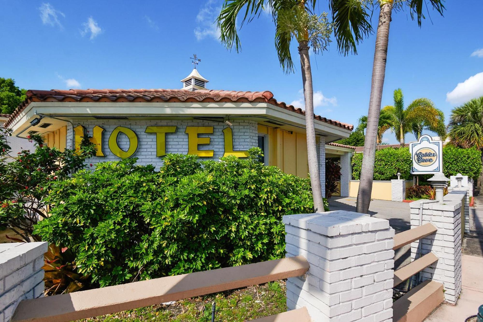 Oyo Hotel Coral Gables - Miami Airport Exterior photo